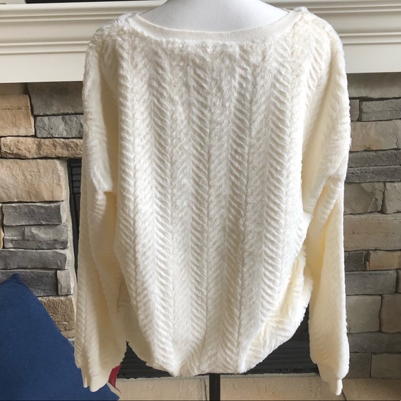 NWT cream faux fur sweatshirt size xlarge - Picture 5 of 8